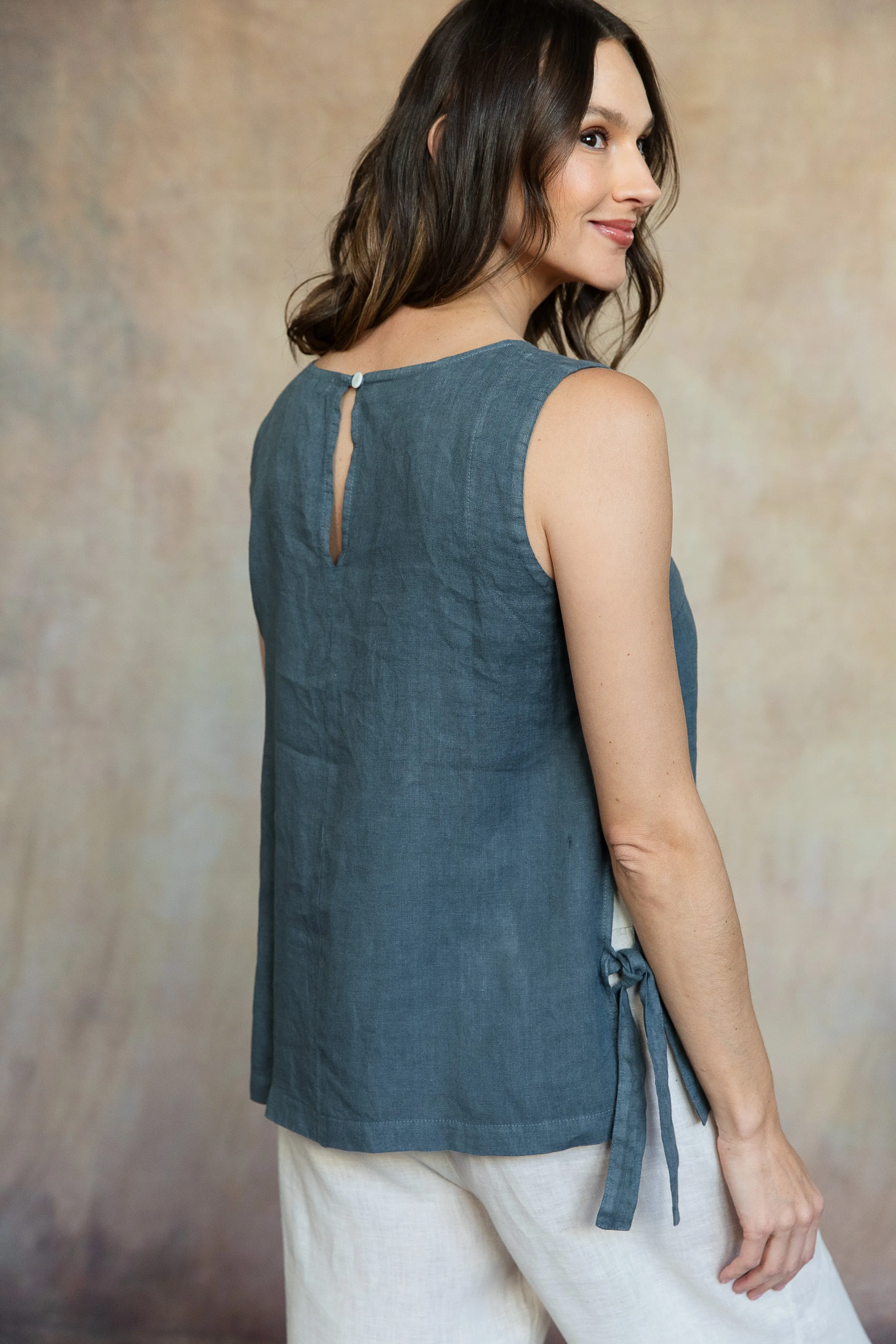 Brina Linen Top (Washed Grey)