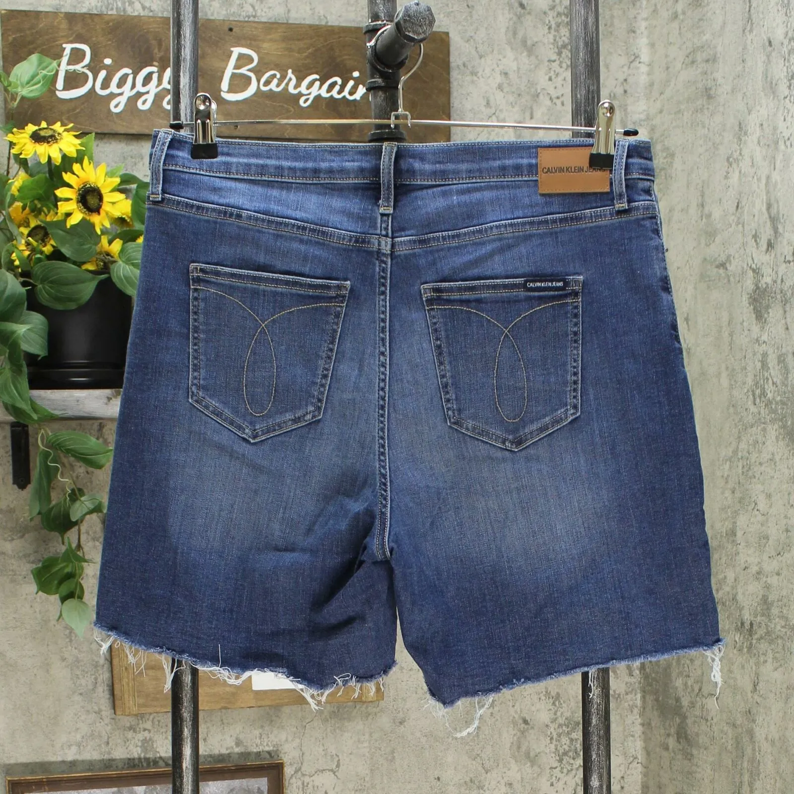 Calvin Klein Jeans Women's Stretch Roll Cuff Denim Shorts Midtone Blue 12