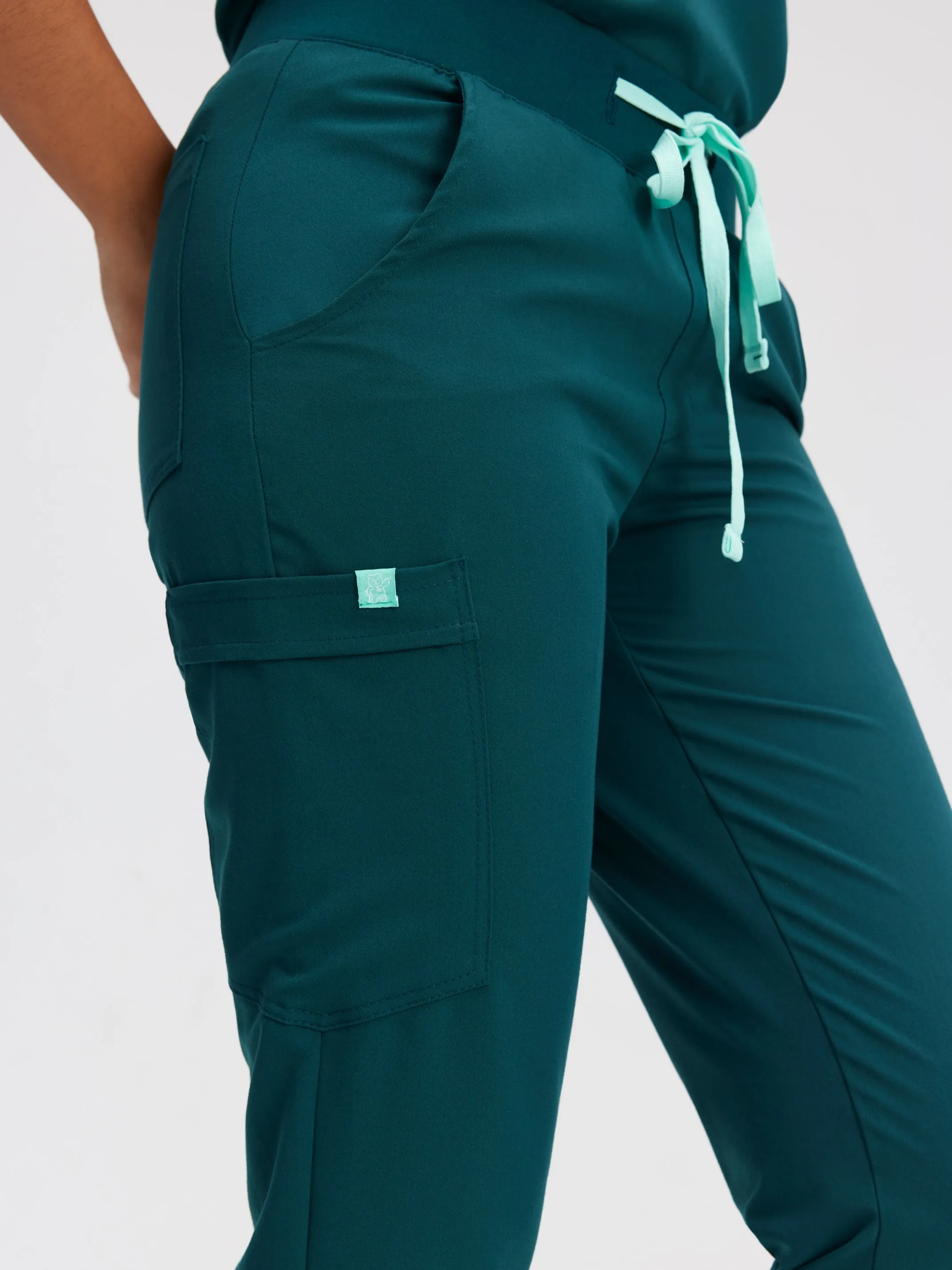 DEMI RE-GARDE™ - SARCELLE - Jogger Scrub Pants - SILVADUR™|| DEMI RE-GARDE™ - SARCELLE - Pantalon Jogger - SILVADUR™