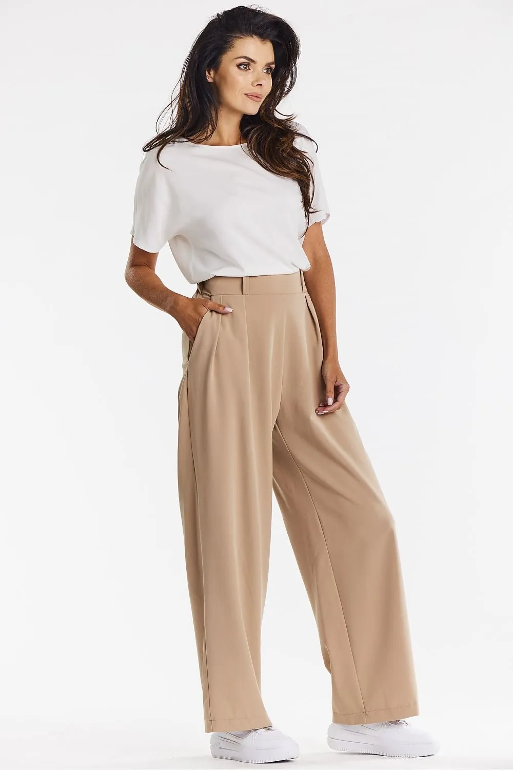 Elegant trousers with wide fabric legs