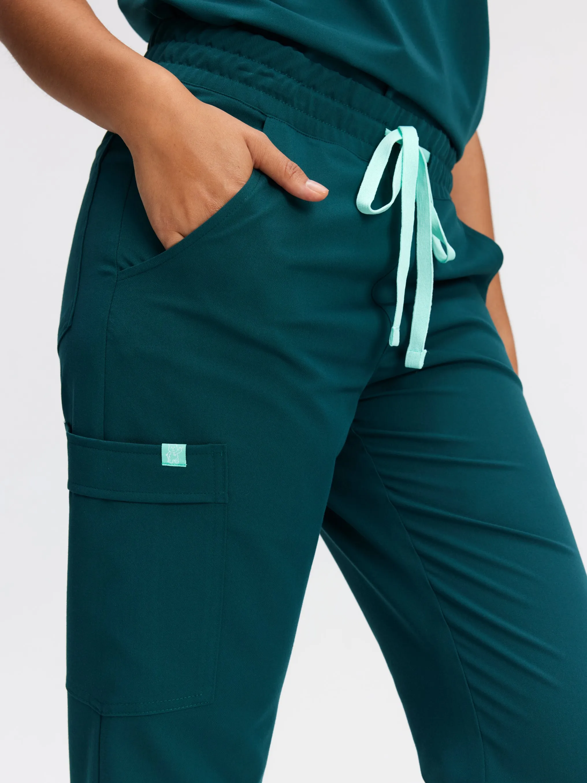 JULIETA RE-GARDE™ - SARCELLE - Straight Cut Scrub Pants - SILVADUR™||JULIETA RE-GARDE™ - SARCELLE - Pantalon Coupe Droite - SILVADUR™