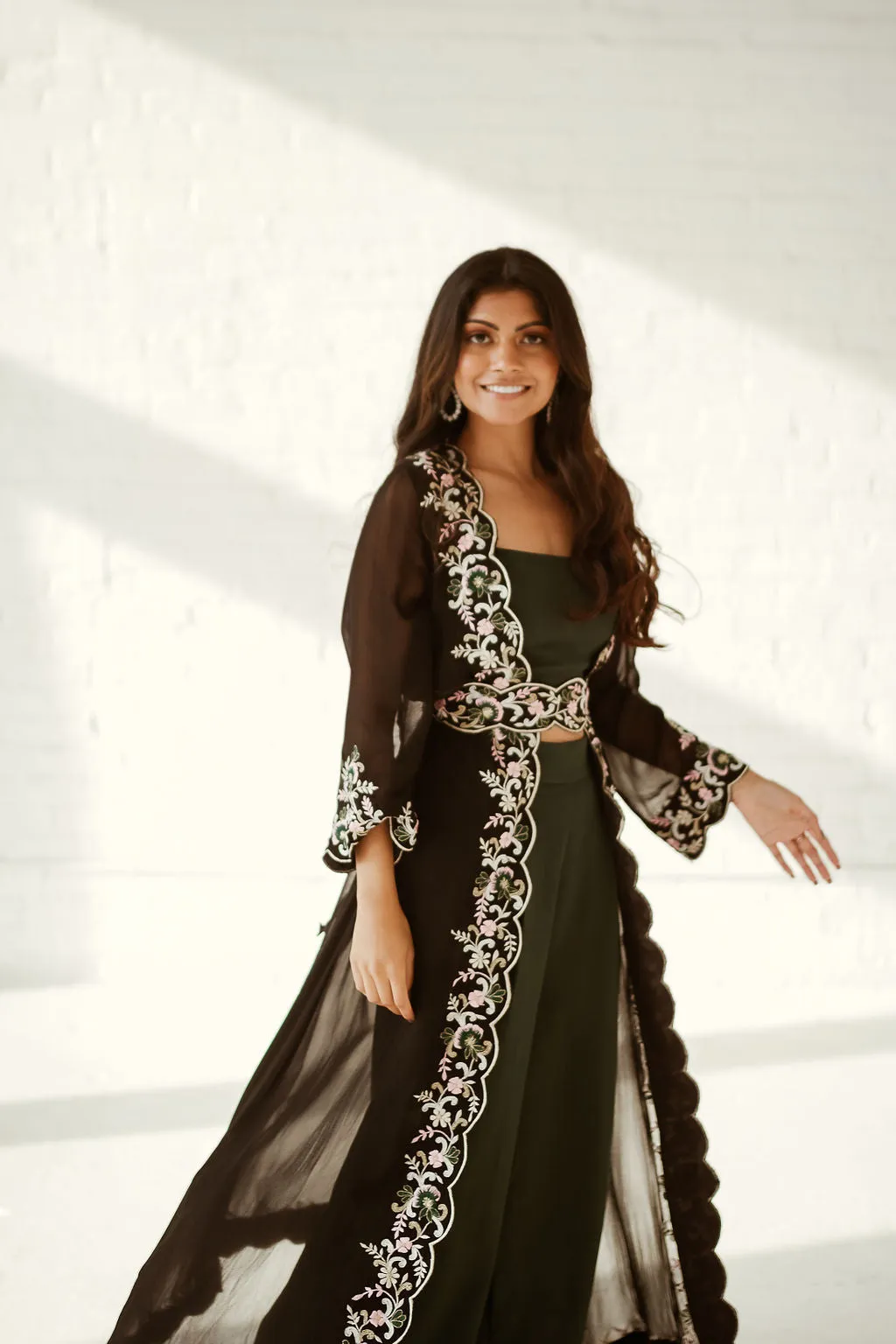 Pocketed High-Rise Wide Leg Trouser
