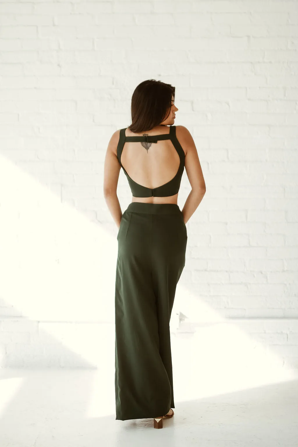 Pocketed High-Rise Wide Leg Trouser