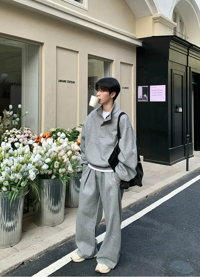 Sweatshirt and Pants Sports Suit
